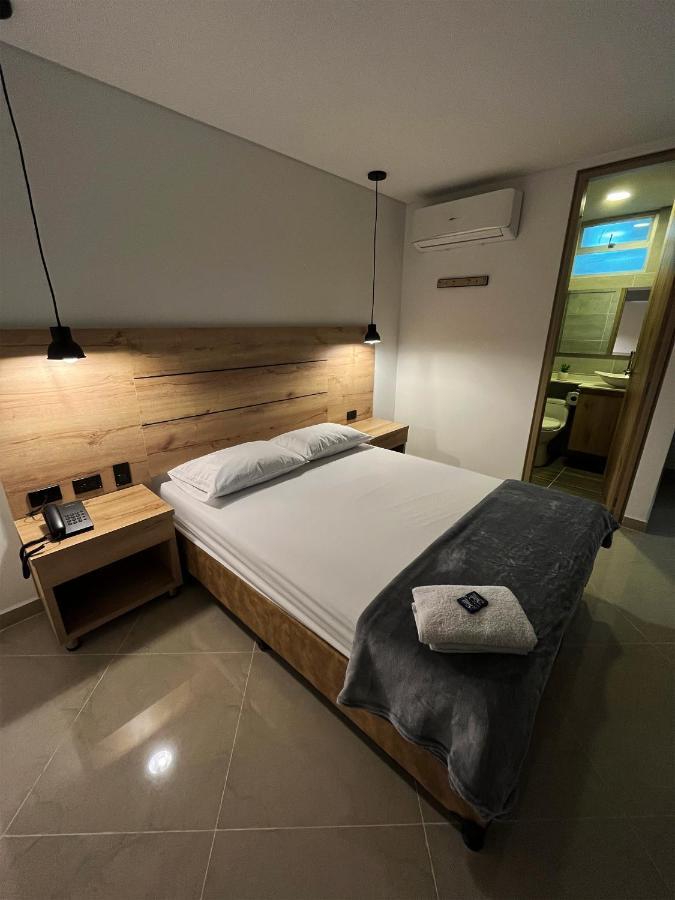 Hotel California City Μεντεγίν Εξωτερικό φωτογραφία