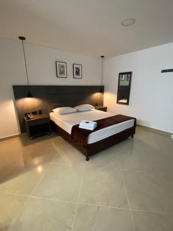 Hotel California City Μεντεγίν Εξωτερικό φωτογραφία