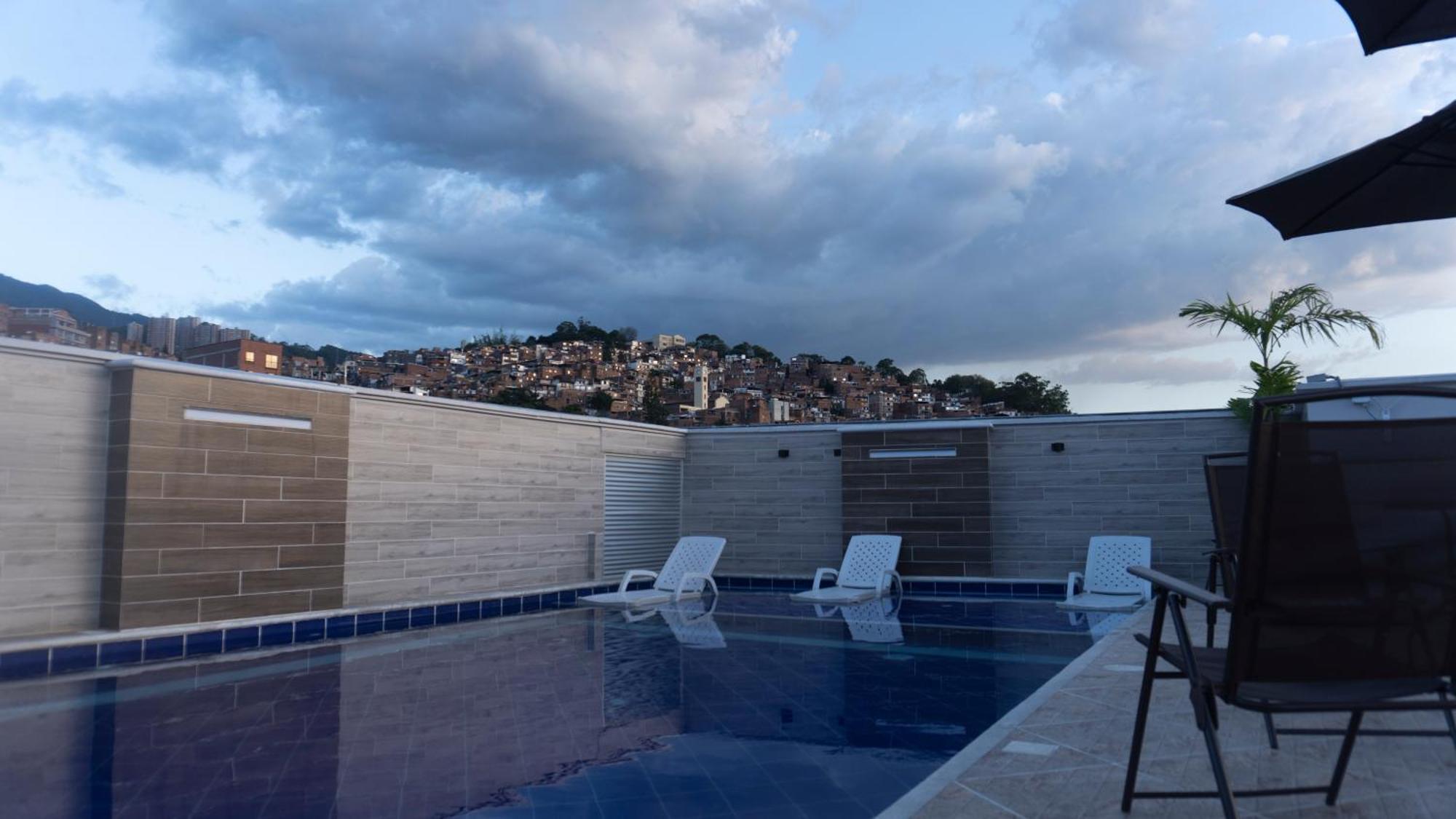 Hotel California City Μεντεγίν Εξωτερικό φωτογραφία