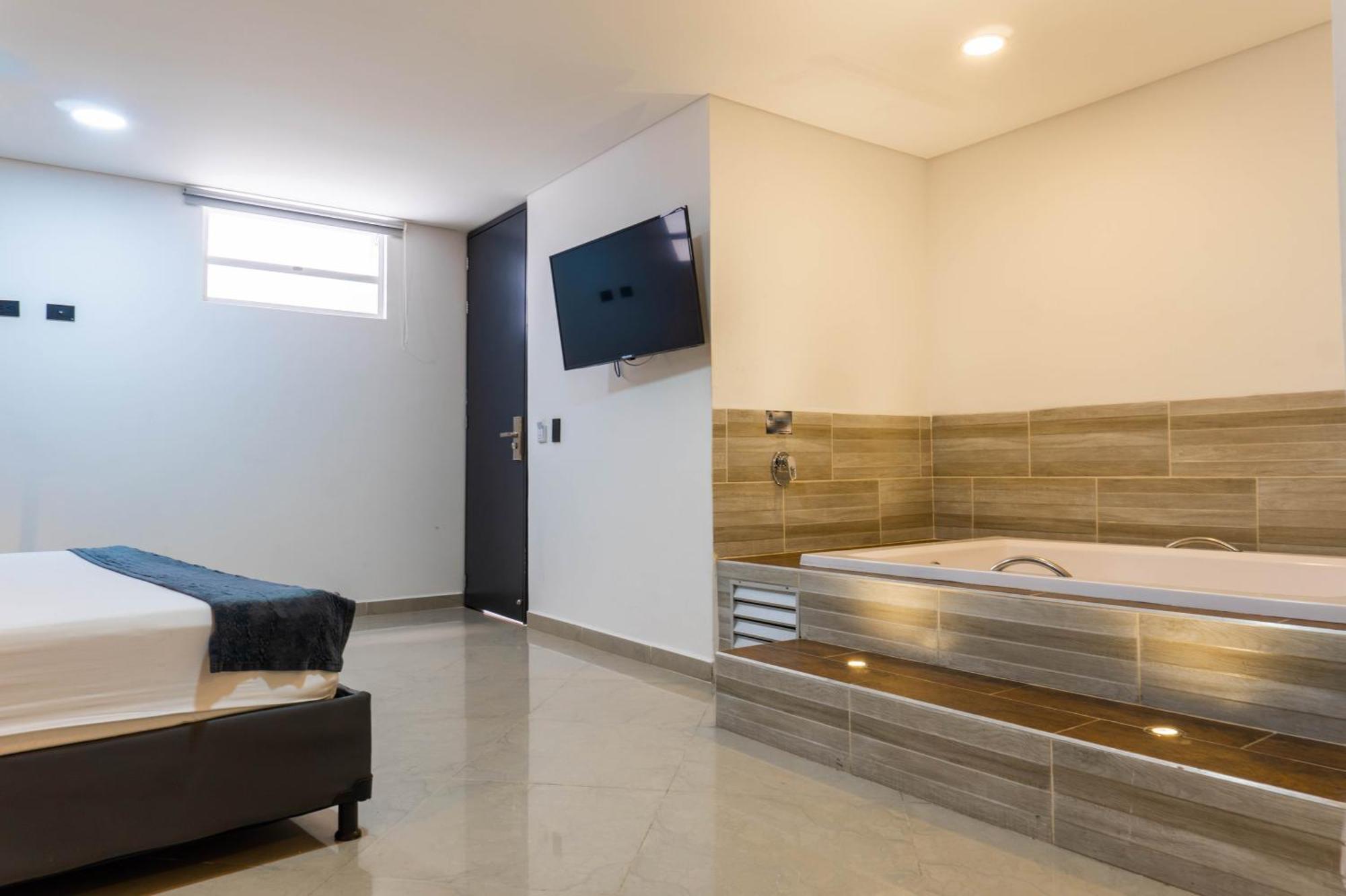 Hotel California City Μεντεγίν Εξωτερικό φωτογραφία